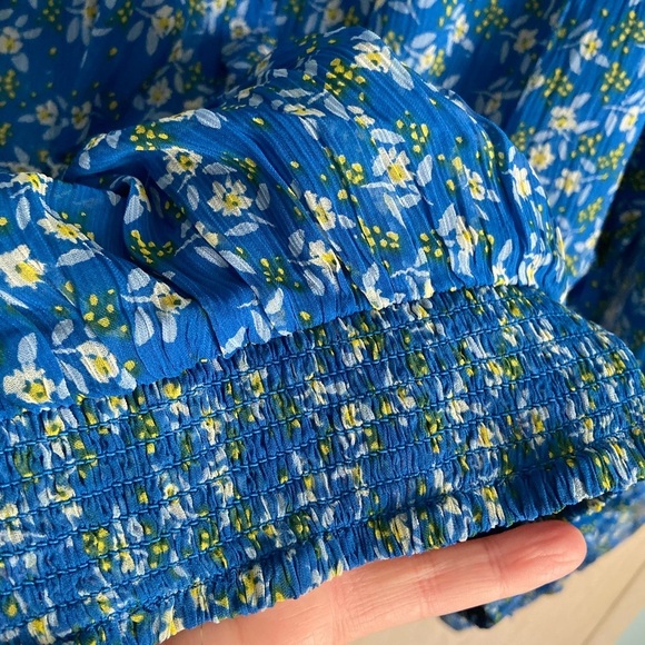 FREE PEOPLE ROMA FLORAL-PRINTED Blue BLOUSE TOP Sz Medium - Picture 6 of 14